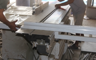 Máy cưa panel phục vụ sản xuất
