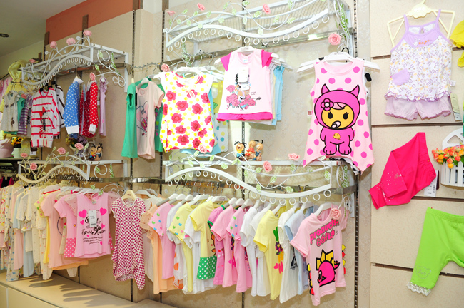 thiết kế shop quần áo diện tích nhỏ cho baby