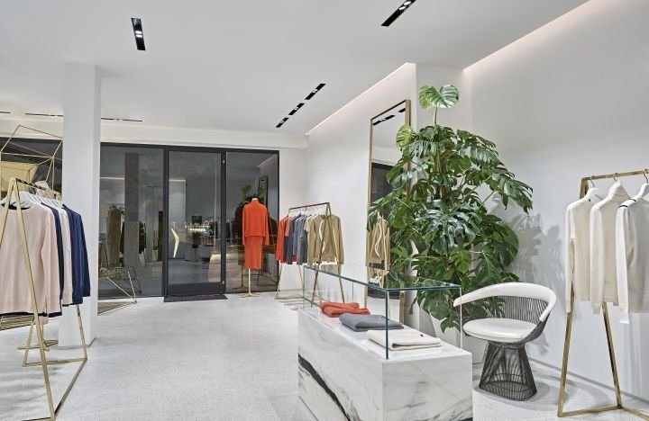 Thiết kế nội thất shop thời trang với gam màu trung tính