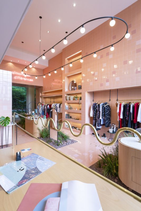 Cách Thiết Kế Shop Quần Áo Hợp Phong Thuỷ Thu Hút Tài Vận