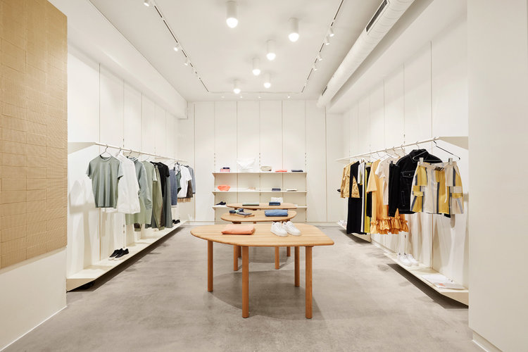 Ghé Thăm Mẫu Thiết Kế Shop Thời Trang Hiện Đại