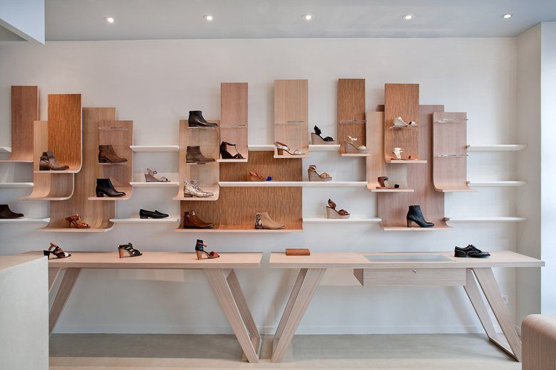 Mẫu shop giày bắt trend ngay kệ giày gắn tường này 