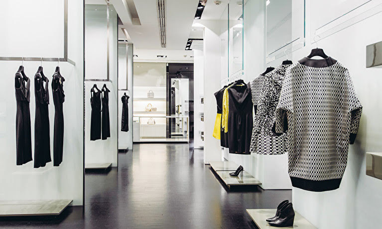 Nổi bật nhờ sự sang trọng của thiết kế shop thời trang này