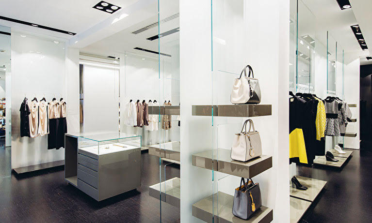 Nổi bật nhờ sự sang trọng của thiết kế shop thời trang này