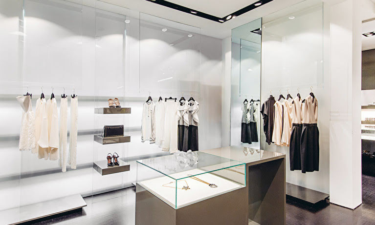 Nổi bật nhờ sự sang trọng của thiết kế shop thời trang này