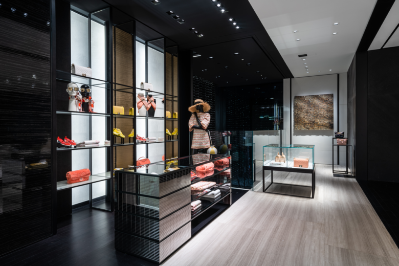Thiên đường mua sắm nhờ shop thời trang sành điệu này