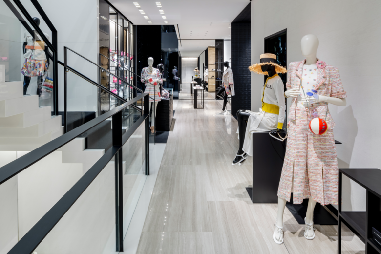 Thiên đường mua sắm nhờ thiết kế shop thời trang sành điệu này