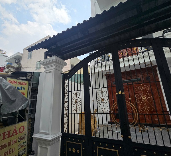 Hiện trạng trước khi thiết kế biển hiệu tiệm vàng Kim Kim Nhi, Bình Tân
