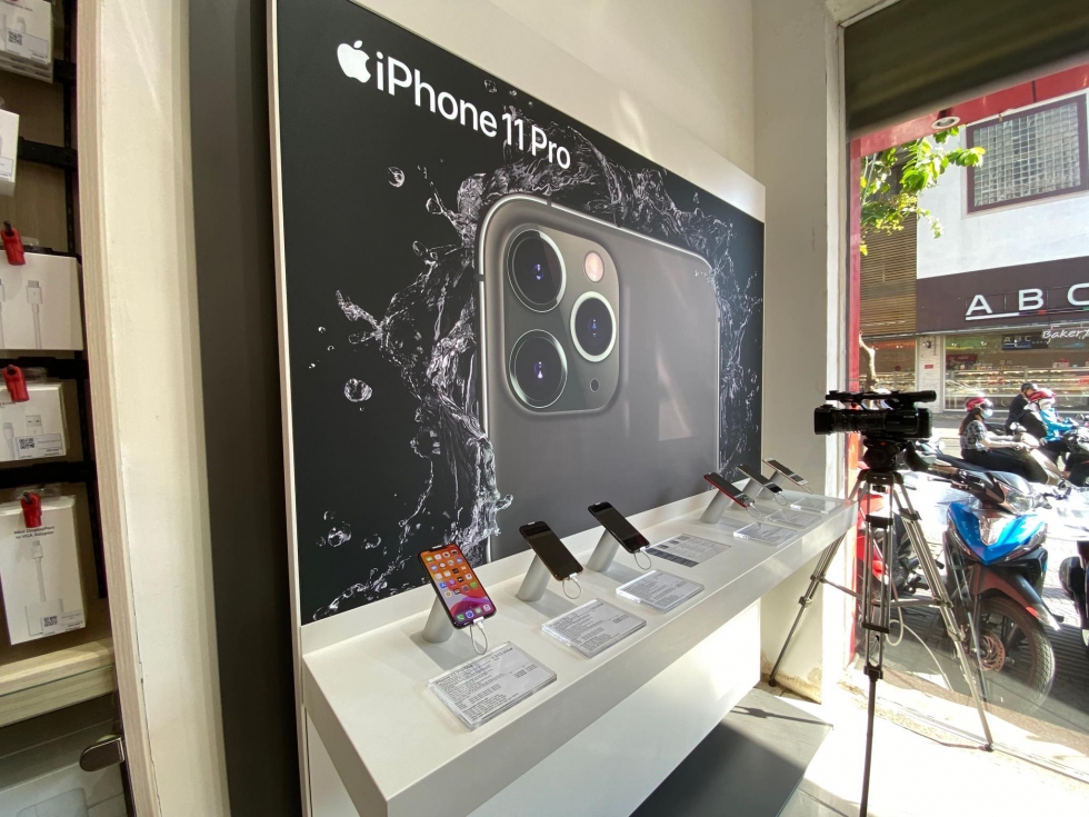 nội thất shop điện thoại iphone