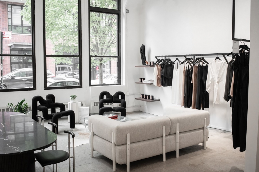 Thiết kế shop thời trang - Quần áo độc và lạ