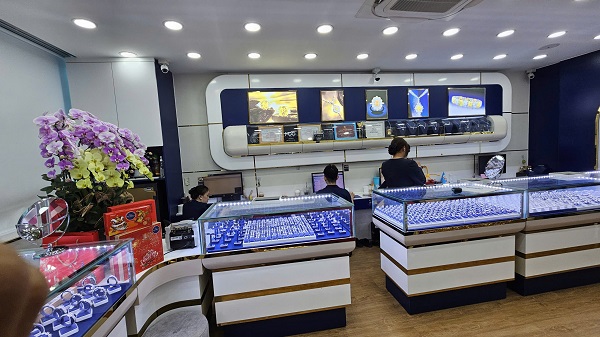 Hiện trạng trước khi thiết kế tiệm vàng trang sức NCA, Tân Bình
